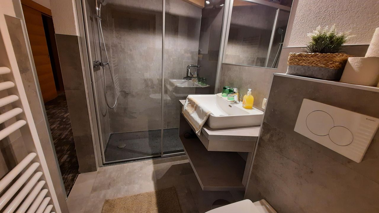 Bad / Dusche Bad / Dusche